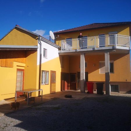 Haus Herzogenburg - Ferienwohnungen Exterior foto