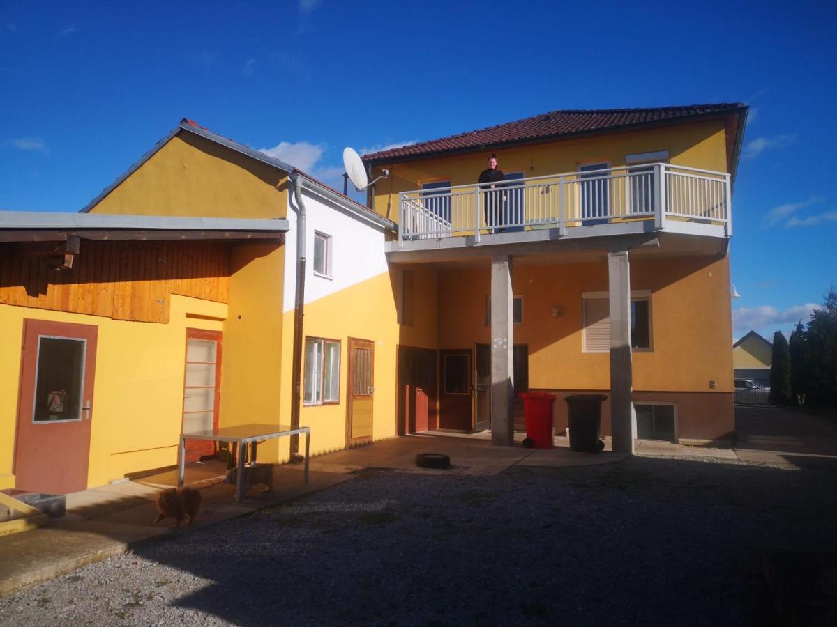 Haus Herzogenburg - Ferienwohnungen Exterior foto